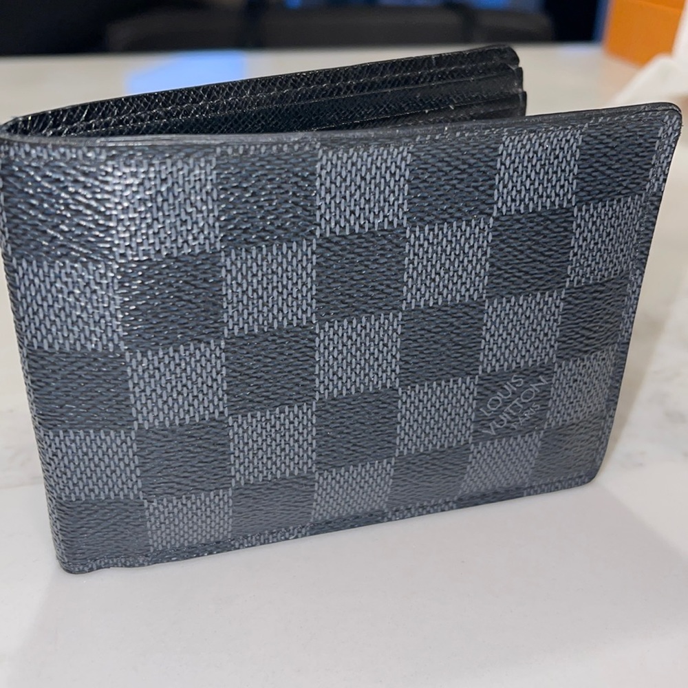 AUTHENTIC Louis Vuitton Wallet